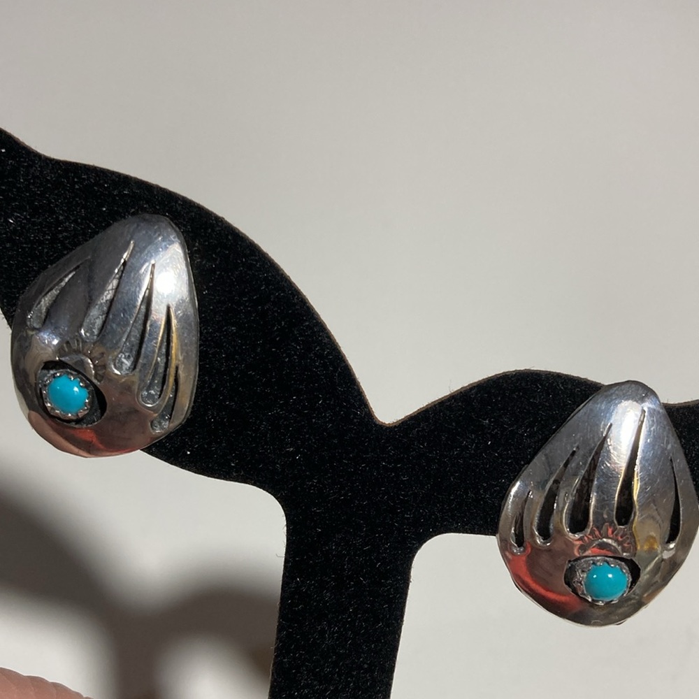 VINTAGE NATIVE AMERICAN BEAR CLAW TURQUOISE STERLING SILVER EARRINGS